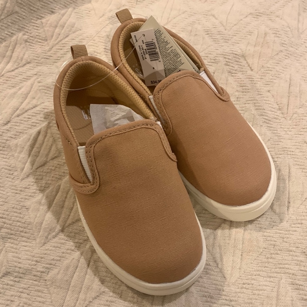 Baby gap toddler size 9 beige slip ons. NWT
